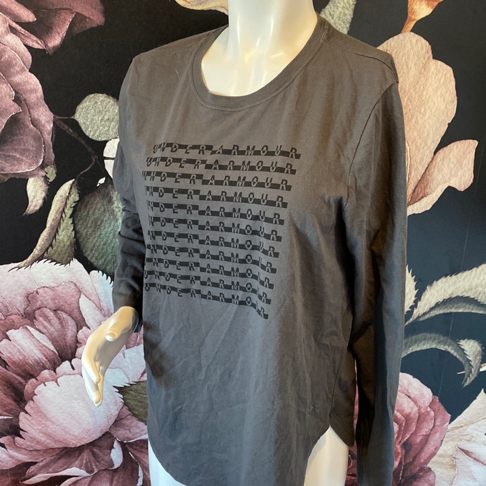 Under Armour Long Sleeve ( fits large )